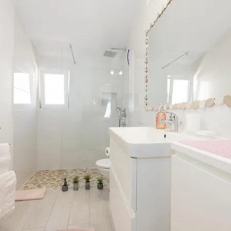Livira Apartment