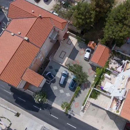 Livira * Makarska