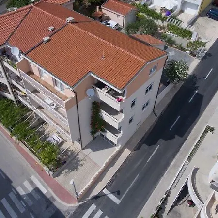 Livira Apartment *
